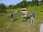 Bello il ‘Sentiero delle panchine ‘ ad anello da San Simone-Passo San Simone + Forcella Rossa-17giu25 - FOTOGALLERY